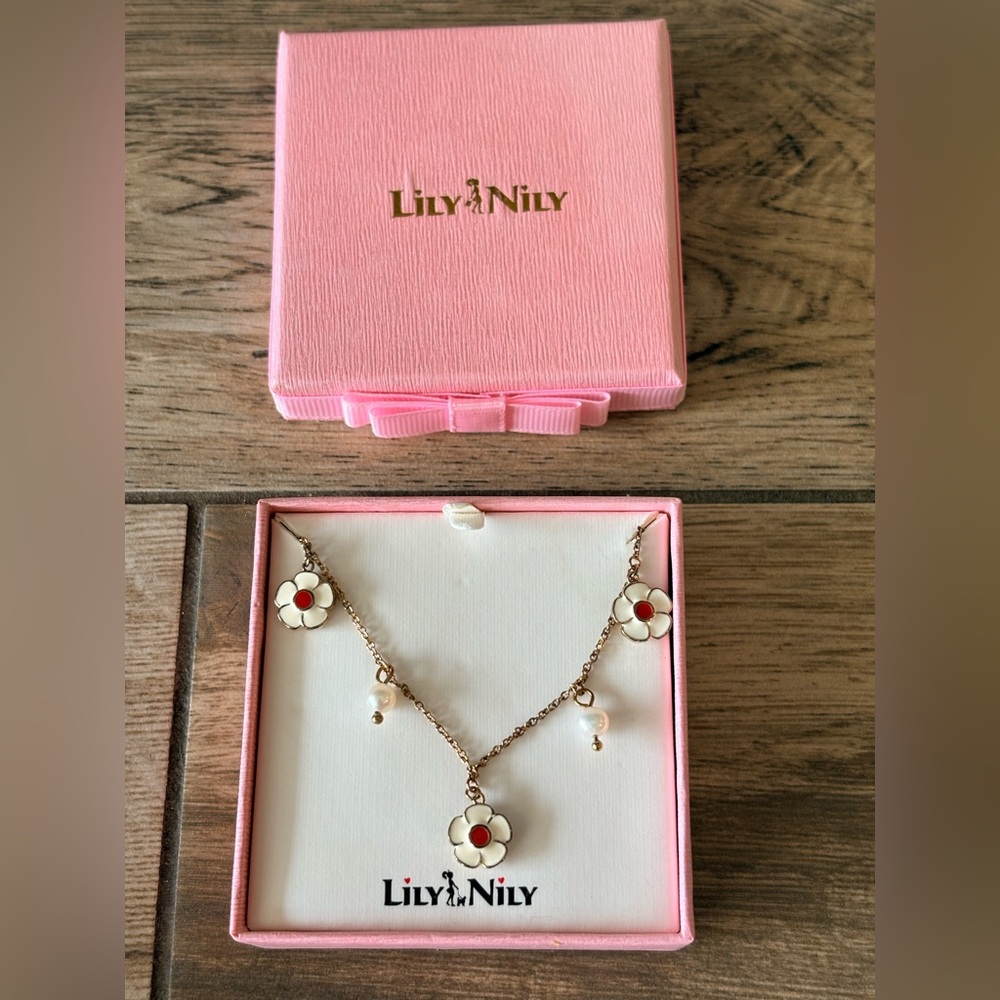 New NWT Lily Nily Flower and Freshwater Pearl Charms Necklace - Gold plated